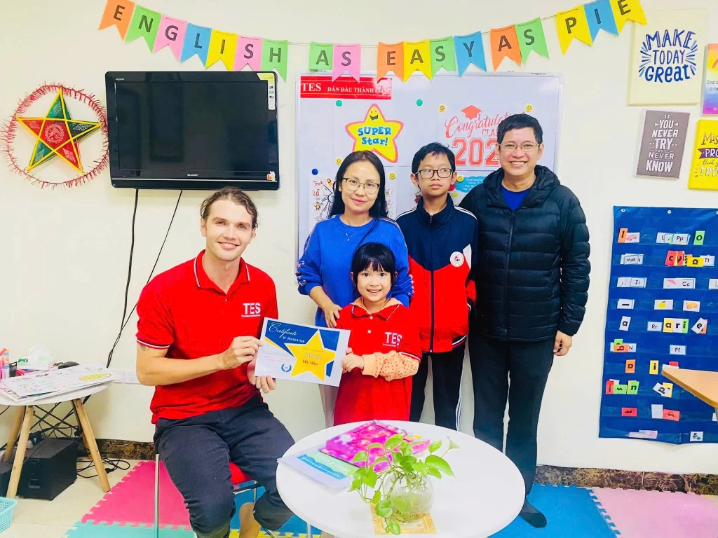 Chị Hà (Phụ huynh bạn Mina – Hà Vân)