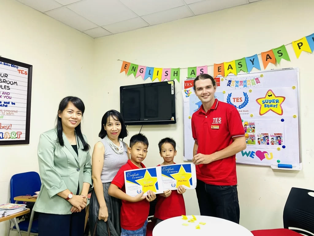 Chị Cẩm Vân (Phụ huynh 2 bạn Elijah và Zin)