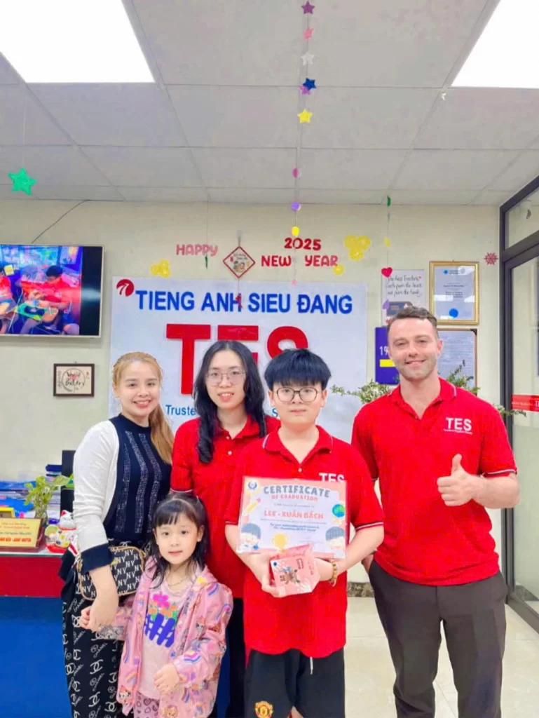 Chị Phương Chi (Phụ huynh 2 bạn Harry và Lee)